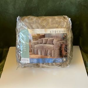 SUREFIT SLIPCOVERS:100%Cotton; 2 pillows .Fits most loveseats 58”to 73” long.